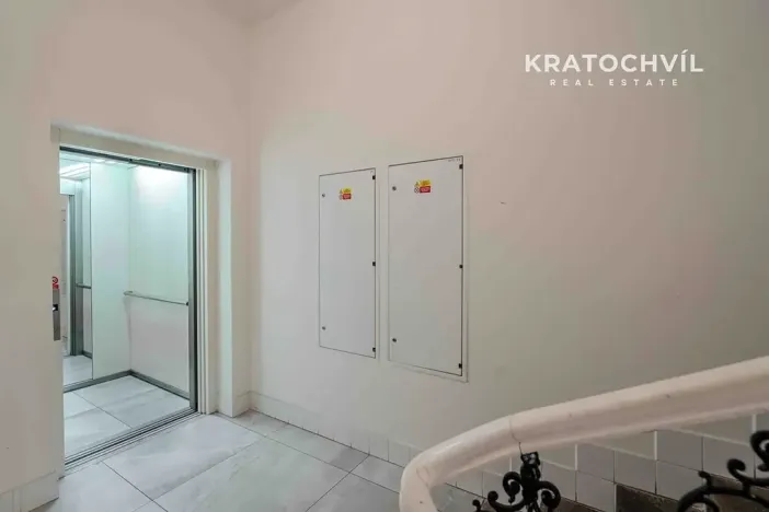 Pronájem bytu 1+kk, Praha - Bubeneč, Korunovační, 32 m2