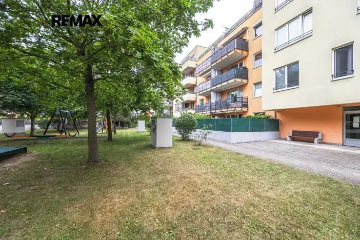 Prodej bytu 2+kk, Praha - Hlubočepy, Kováříkova, 37222 m2