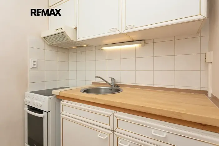 Pronájem bytu 1+1, Praha - Kobylisy, Jelínkova, 33 m2