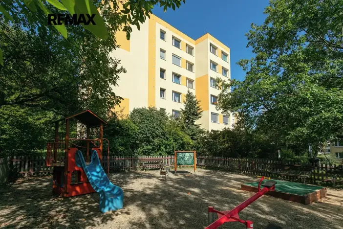 Pronájem bytu 1+1, Praha - Kobylisy, Jelínkova, 33 m2