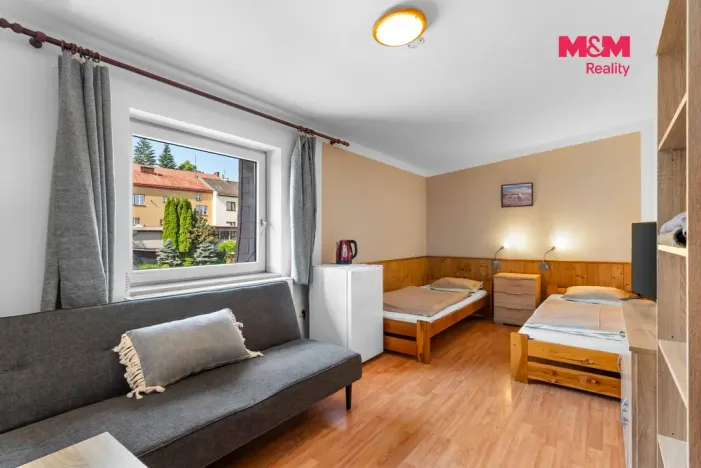 Prodej ubytování, Lomnice nad Popelkou, Poděbradova, 600 m2