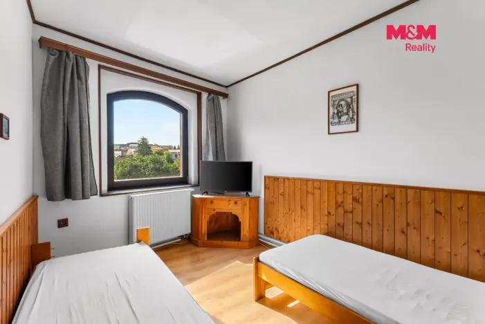 Prodej ubytování, Lomnice nad Popelkou, Poděbradova, 600 m2