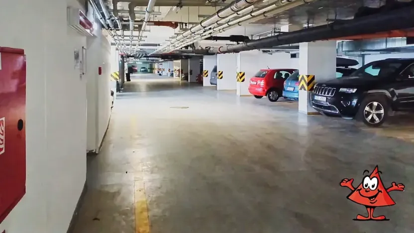Pronájem garážového stání, Praha - Troja, Hnězdenská, 15 m2