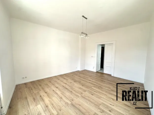 Pronájem bytu 1+kk, Praha - Žižkov, Seifertova, 34 m2