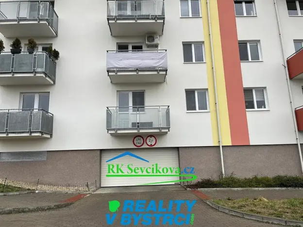 Pronájem garážového stání, Brno, Sentická, 12 m2