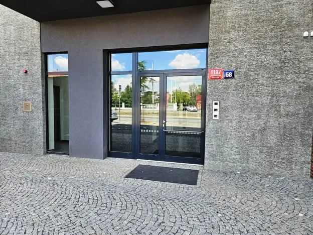 Pronájem bytu 1+kk, Praha, Poděbradská, 36 m2