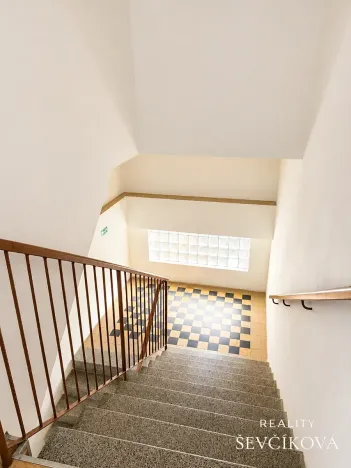 Pronájem bytu 1+kk, Holice, náměstí T. G. Masaryka, 28 m2