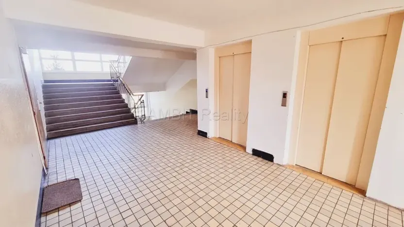 Pronájem bytu 1+kk, Praha - Hloubětín, Šestajovická, 30 m2
