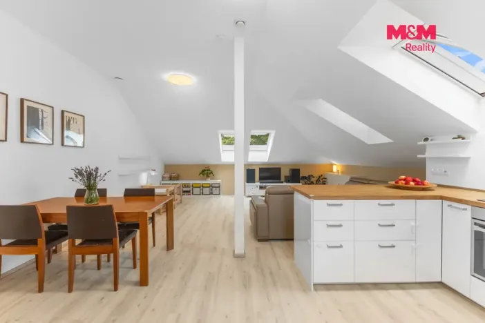 Prodej bytu 4+kk, Křížkový Újezdec - Čenětice, 158 m2
