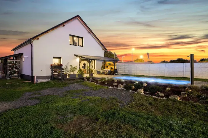 Prodej rodinného domu, Mělnické Vtelno - Radouň, Mělnická, 221 m2