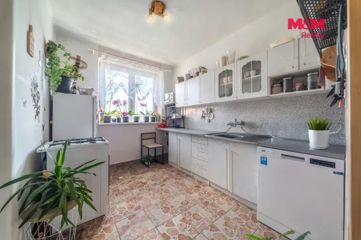 Prodej bytu 3+1, Suchomasty, 74 m2