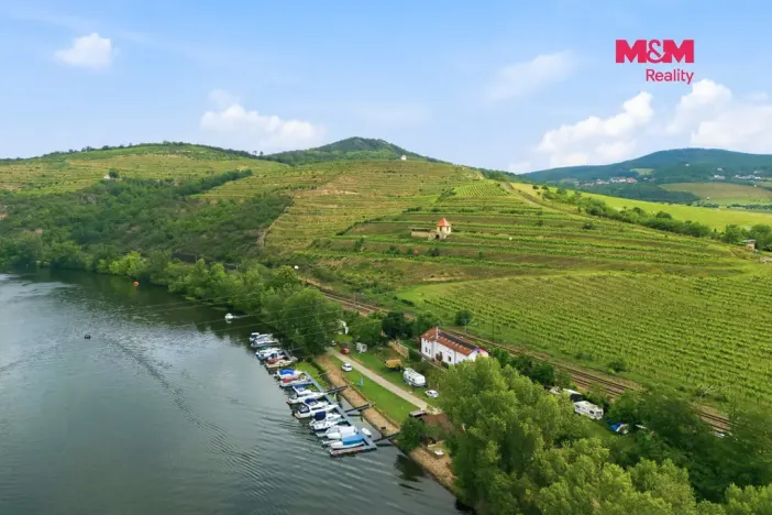 Prodej restaurace, Velké Žernoseky, 438 m2