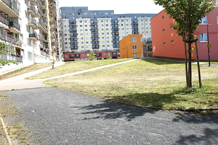 Pronájem bytu 2+kk, Praha - Troja, Hnězdenská, 46 m2
