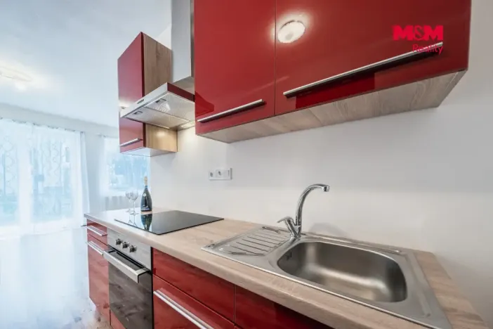Pronájem bytu 1+kk, Velký Osek, U hřiště, 38 m2