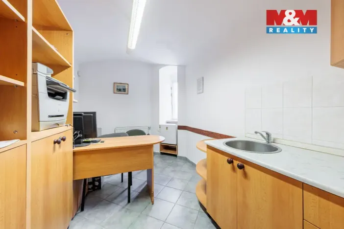 Prodej obchodního prostoru, Karlovy Vary, Moskevská, 57 m2