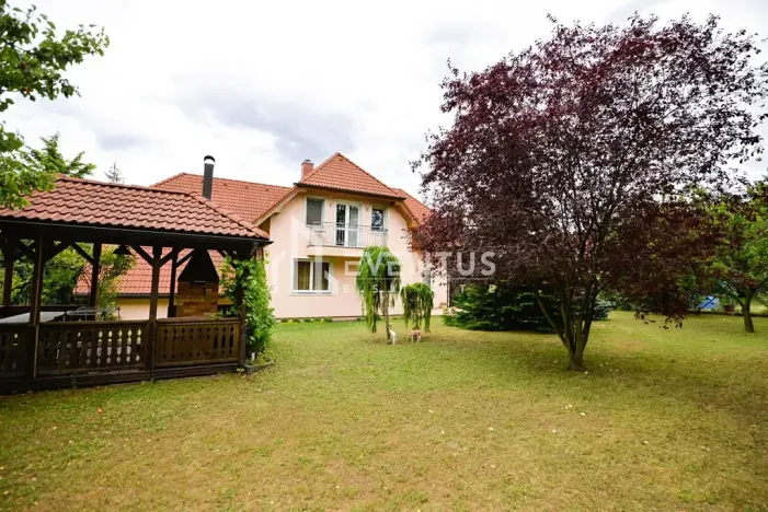 Prodej rodinného domu, Praha - Lysolaje, Nad Helmrovkou, 300 m2