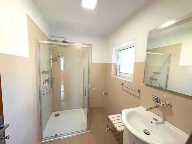 Pronájem rodinného domu, Vizovice, 290 m2