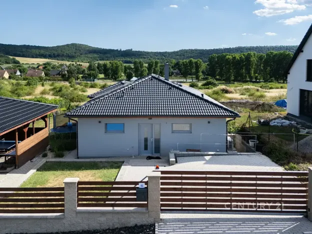 Pronájem rodinného domu, Lužice, 104 m2