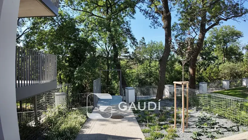 Pronájem bytu 1+kk, Praha - Hrdlořezy, Mezitraťová, 37 m2