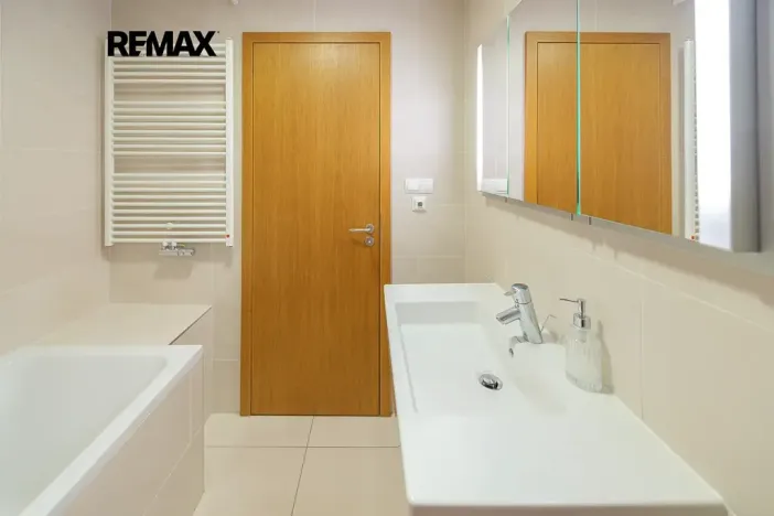 Pronájem bytu 2+kk, Praha - Žižkov, Ke kapslovně, 64 m2