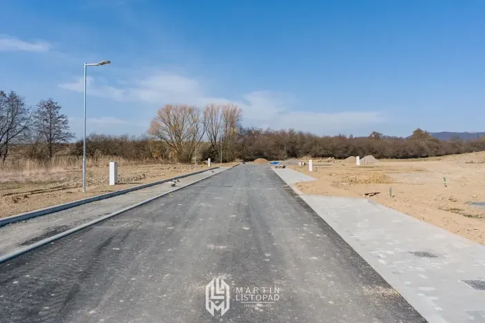 Prodej pozemku pro bydlení, Komárov, 744 m2