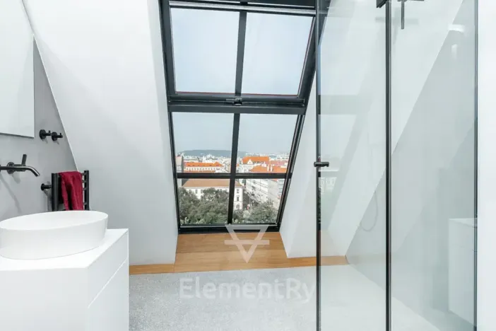 Pronájem bytu 4+kk, Praha, Sokolovská, 118 m2