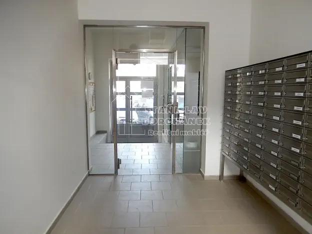 Pronájem kanceláře, Praha - Karlín, Thámova, 36 m2