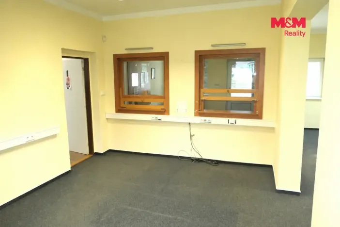 Pronájem kanceláře, Králův Dvůr, V Lukách, 200 m2