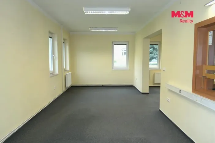 Pronájem kanceláře, Králův Dvůr, V Lukách, 200 m2