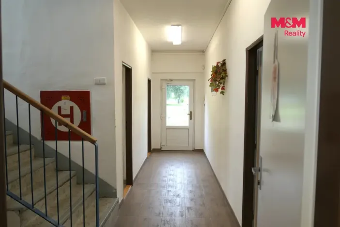 Pronájem kanceláře, Králův Dvůr, V Lukách, 200 m2