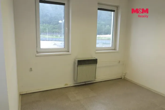 Pronájem kanceláře, Králův Dvůr, V Lukách, 200 m2