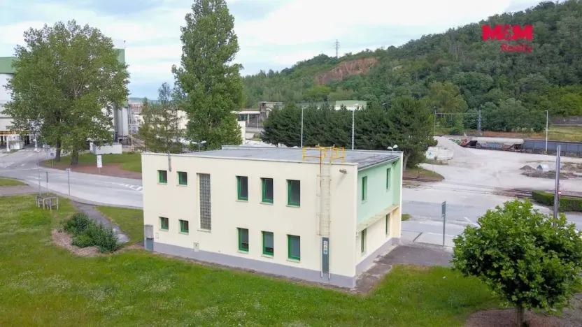Pronájem kanceláře, Králův Dvůr, V Lukách, 200 m2