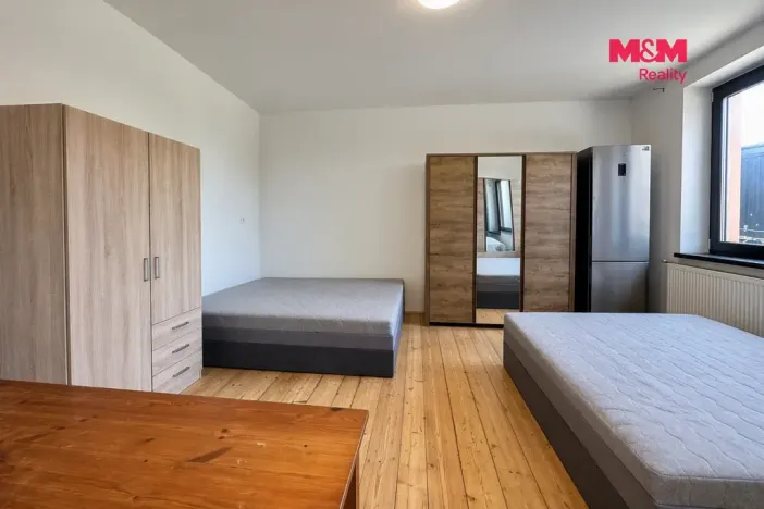 Pronájem činžovního domu, Bradlec, K Oboře, 280 m2