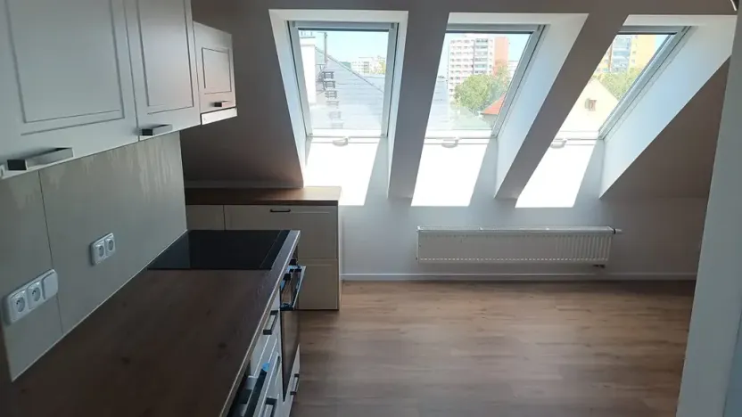 Pronájem bytu 3+kk, Praha - Kobylisy, Klíčanská, 93 m2