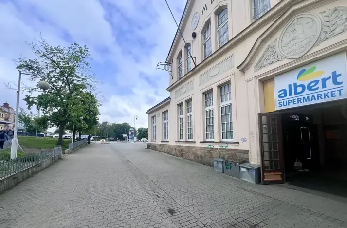 Pronájem obchodního prostoru, Karlovy Vary, 43 m2