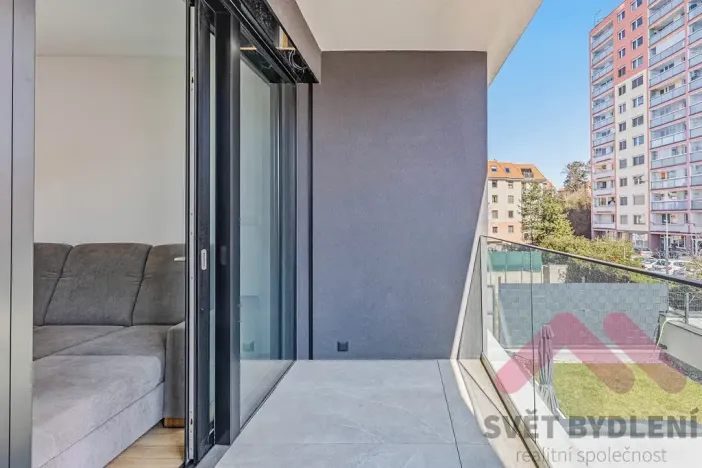 Pronájem bytu 1+kk, Praha - Modřany, Komořanská, 37 m2