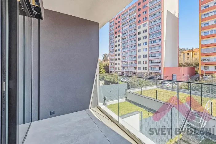 Pronájem bytu 1+kk, Praha - Modřany, Komořanská, 37 m2