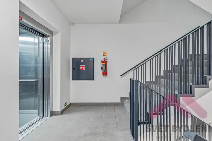 Pronájem bytu 1+kk, Praha - Modřany, Komořanská, 37 m2