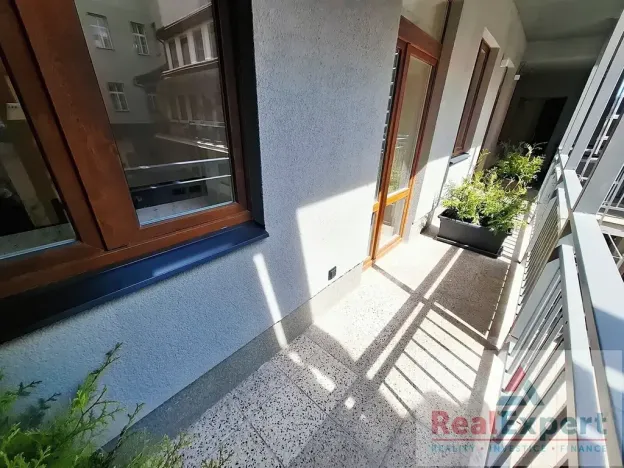 Pronájem bytu 1+kk, Praha - Vinohrady, Máchova, 30 m2