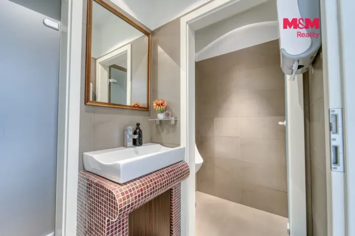 Pronájem obchodního prostoru, Mariánské Lázně, Ruská, 108 m2