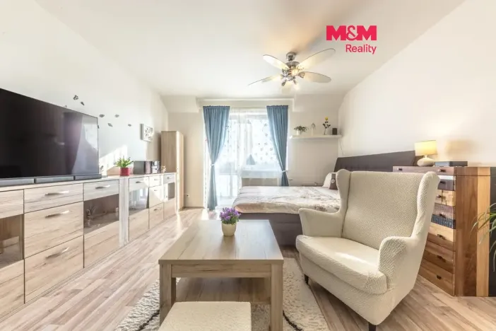 Pronájem bytu 1+kk, Praha, Švihovská, 37 m2