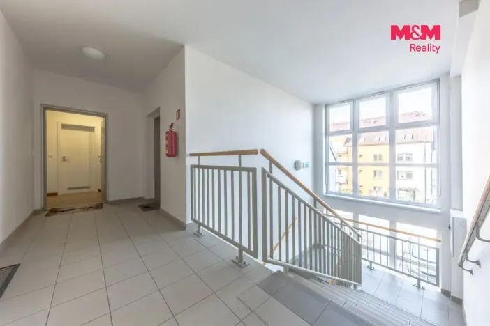 Pronájem bytu 1+kk, Praha, Švihovská, 37 m2