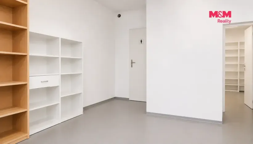 Pronájem obchodního prostoru, Kladno, náměstí starosty Pavla, 153 m2
