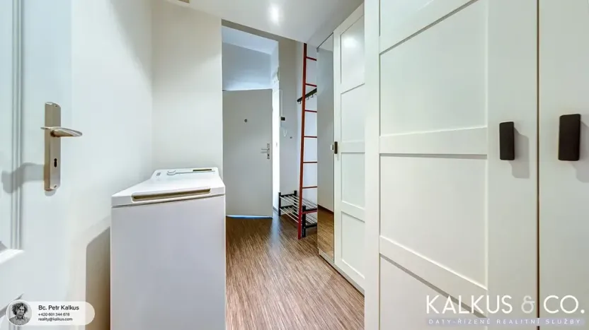 Pronájem bytu 1+kk, Hradec Králové, Smetanovo nábřeží, 27 m2