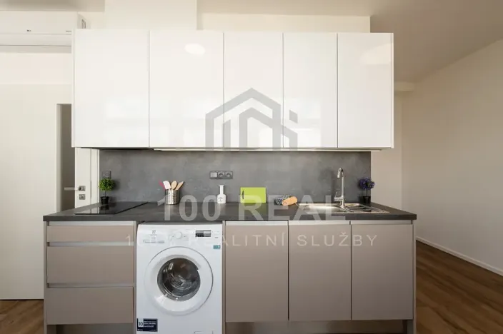 Pronájem bytu 1+kk, Pardubice, třída Míru, 27 m2