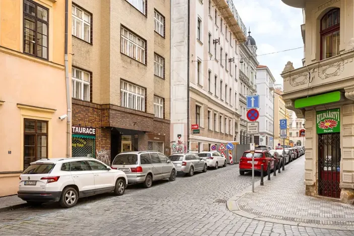 Pronájem obchodního prostoru, Praha, Školská, 150 m2