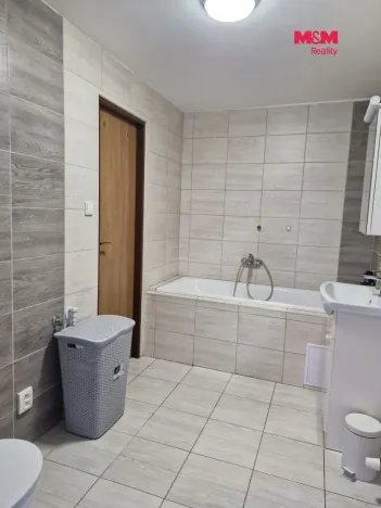 Pronájem atypického bytu, Droužkovice, Rudé armády, 62 m2