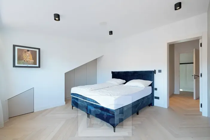 Pronájem bytu 4+kk, Praha - Karlín, Sokolovská, 183 m2