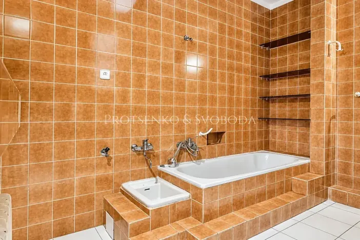Prodej činžovního domu, Křižanov, Benešovo náměstí, 530 m2