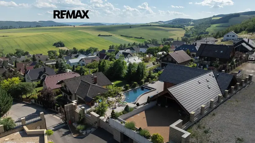 Prodej vily, Králův Dvůr, Pod Lesem, 296 m2